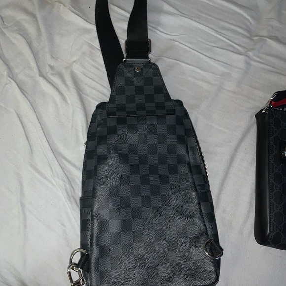 Louis Vuitton cross body bag - Picture 3 of 3